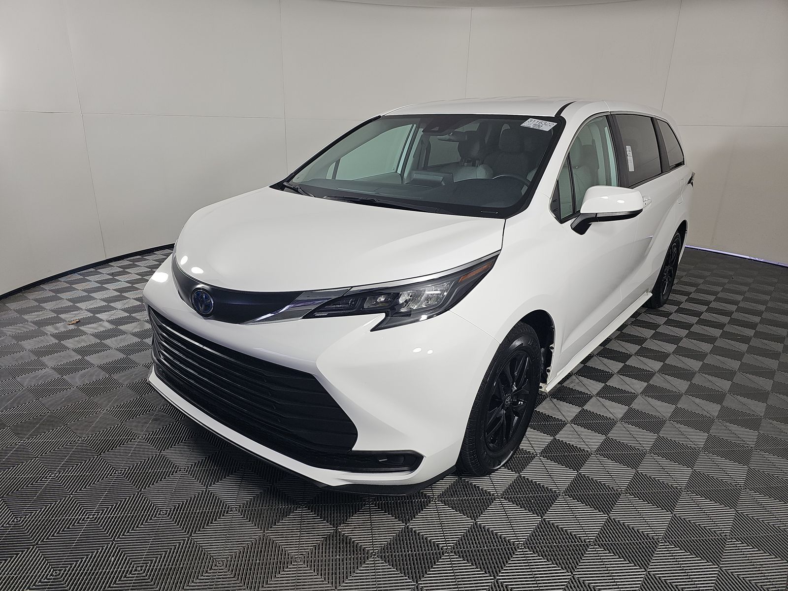 2024 Toyota Sienna LE 8-Passenger 120.5