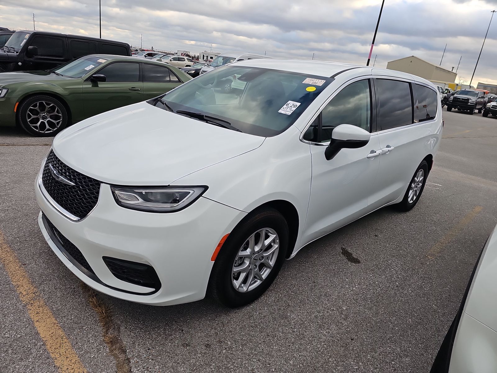 2023 Chrysler Pacifica Touring L 121.6