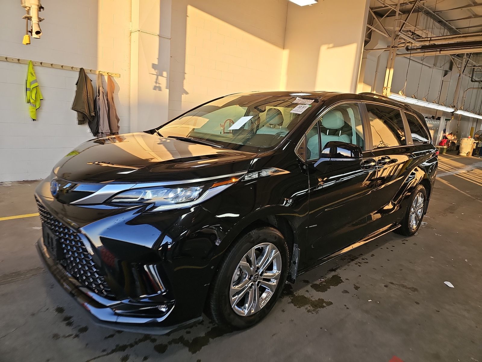 2023 Toyota Sienna XSE 7-Passenger 120.5
