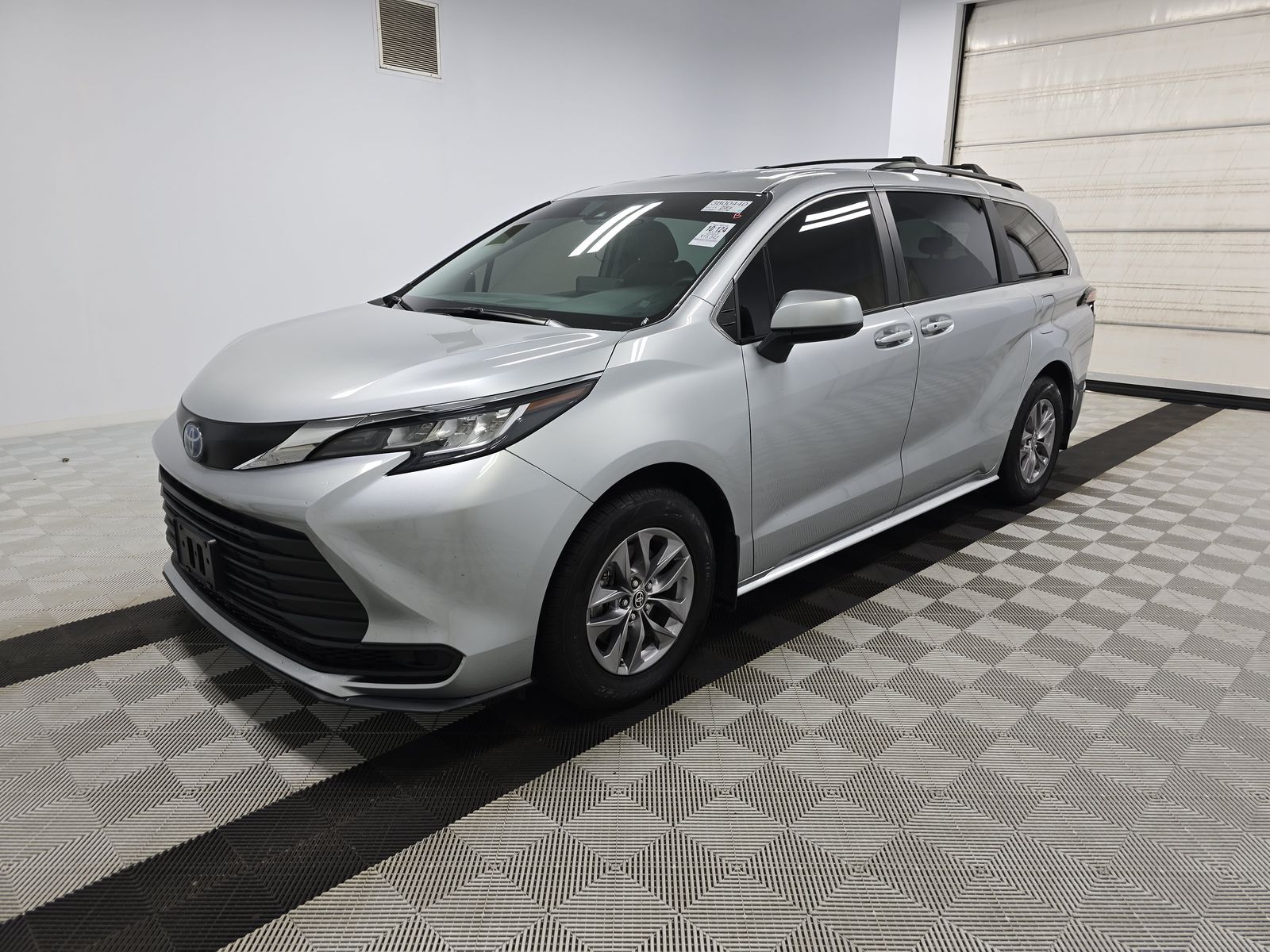 2023 Toyota Sienna LE 8-Passenger 120.5
