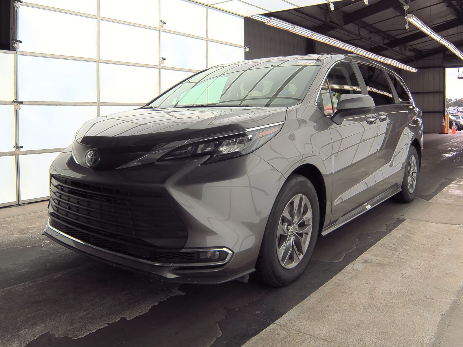 2024 Toyota Sienna XLE 8-Passenger 120.5