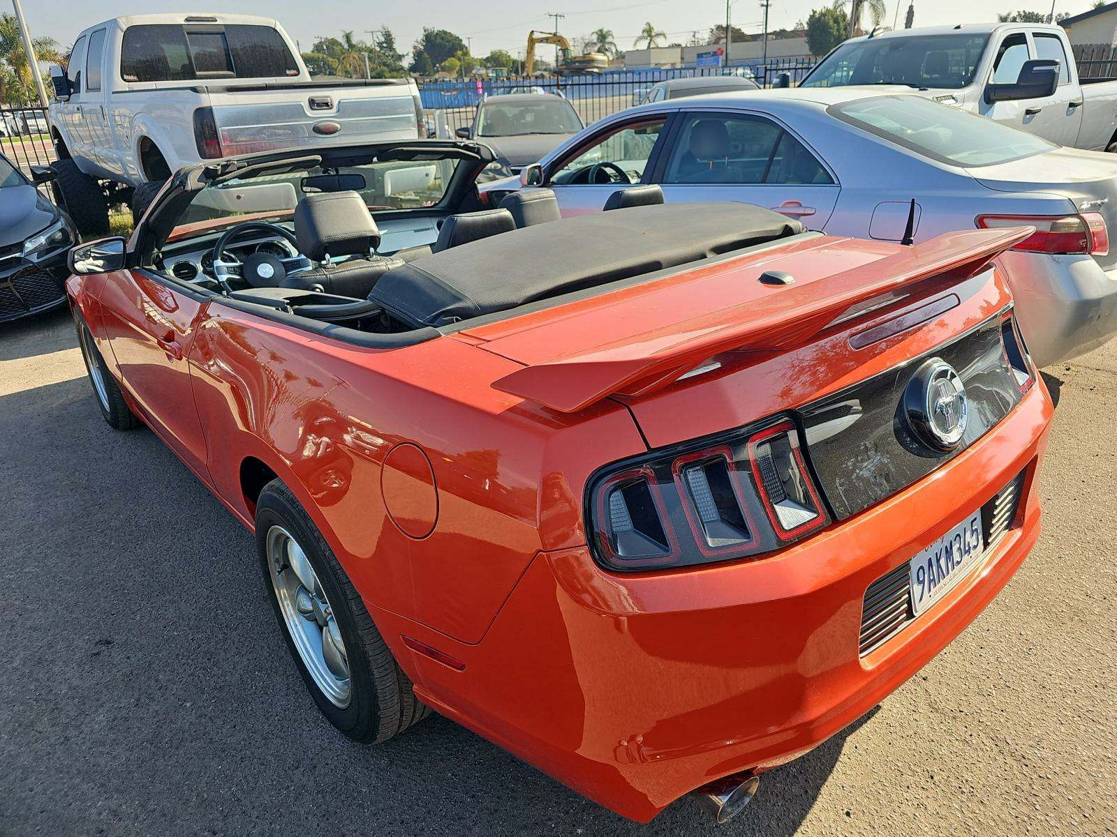 2014 Ford Mustang V6 Premium RWD