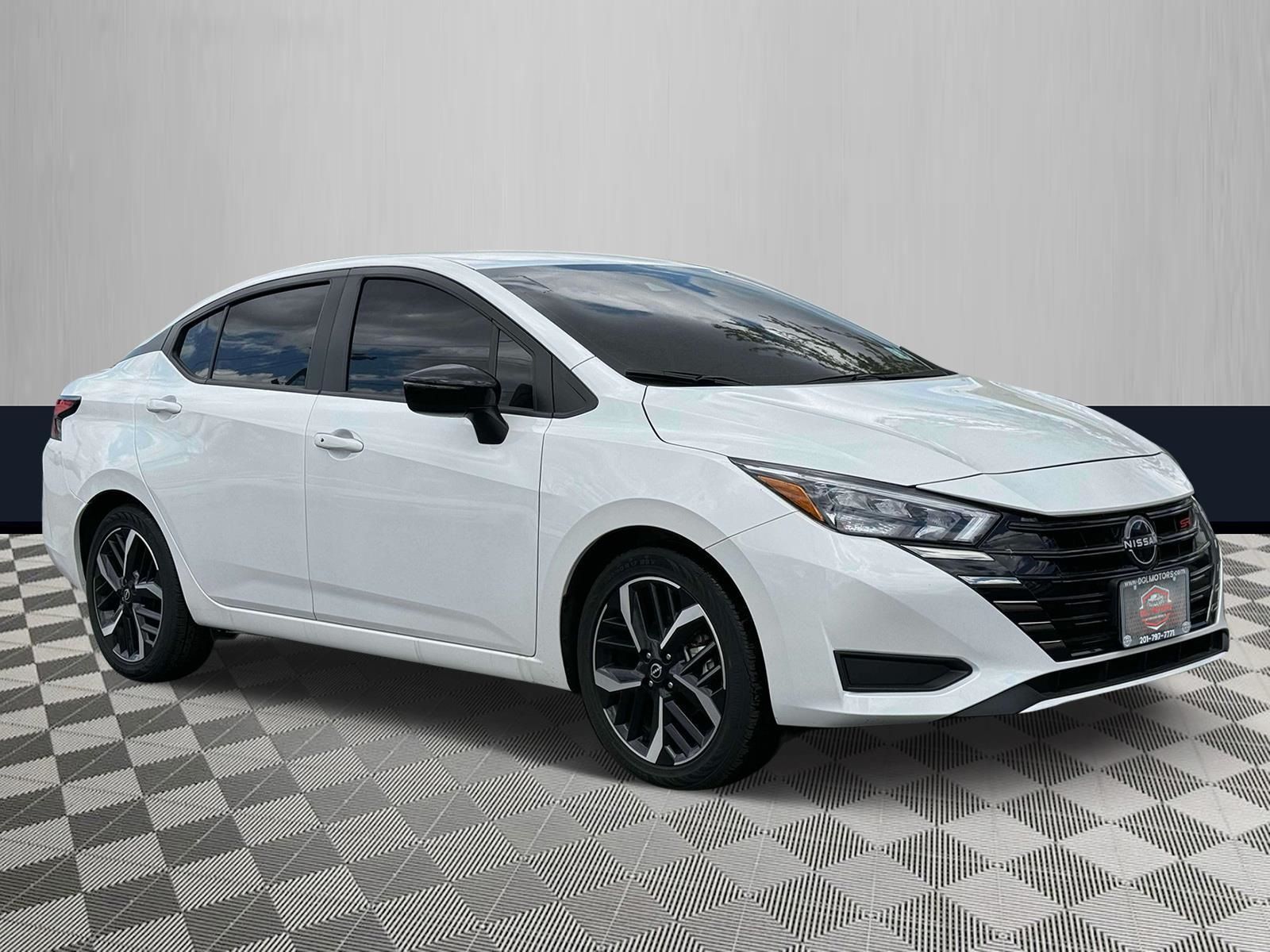 2023 Nissan Versa SR