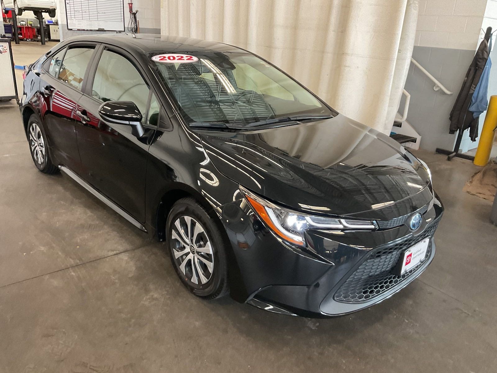 2022 Toyota Corolla Hybrid LE Sedan