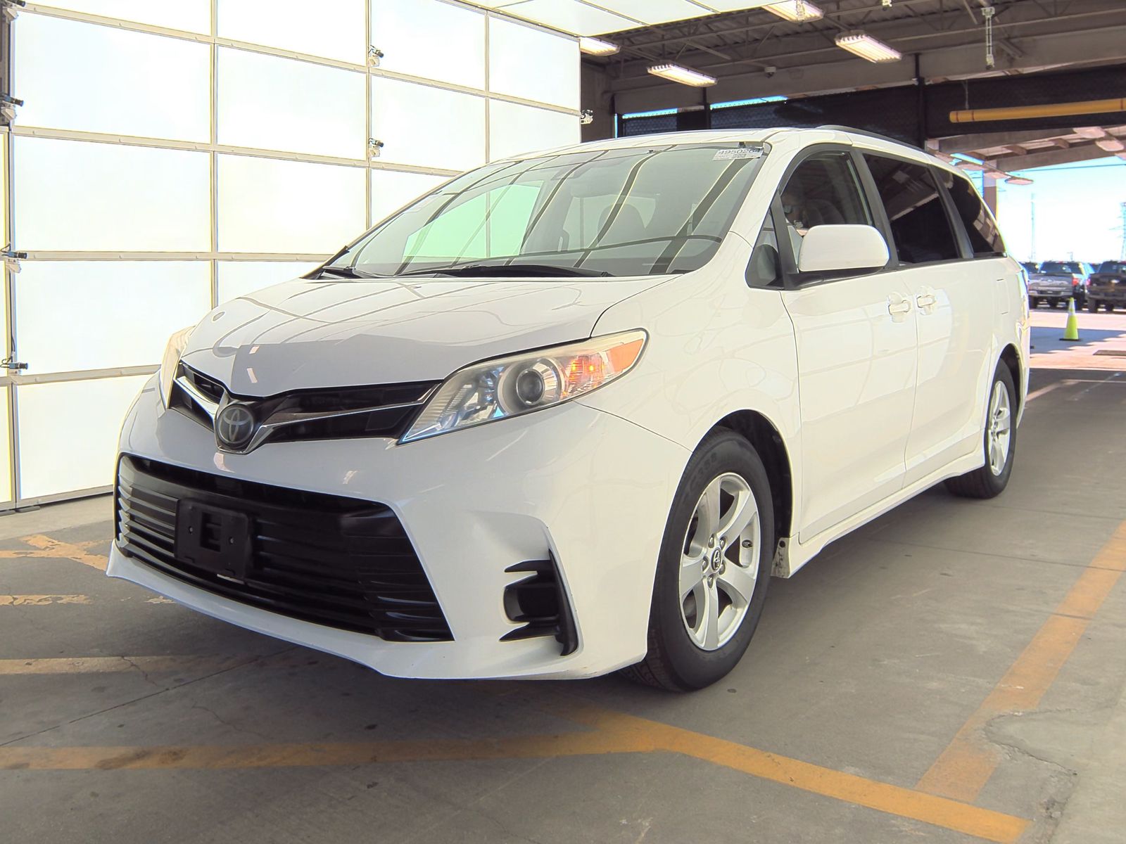 2019 Toyota Sienna LE 8-Passenger 119.3