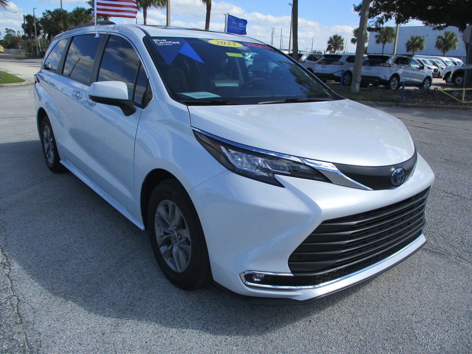 2022 Toyota Sienna XLE 8-Passenger 120.5