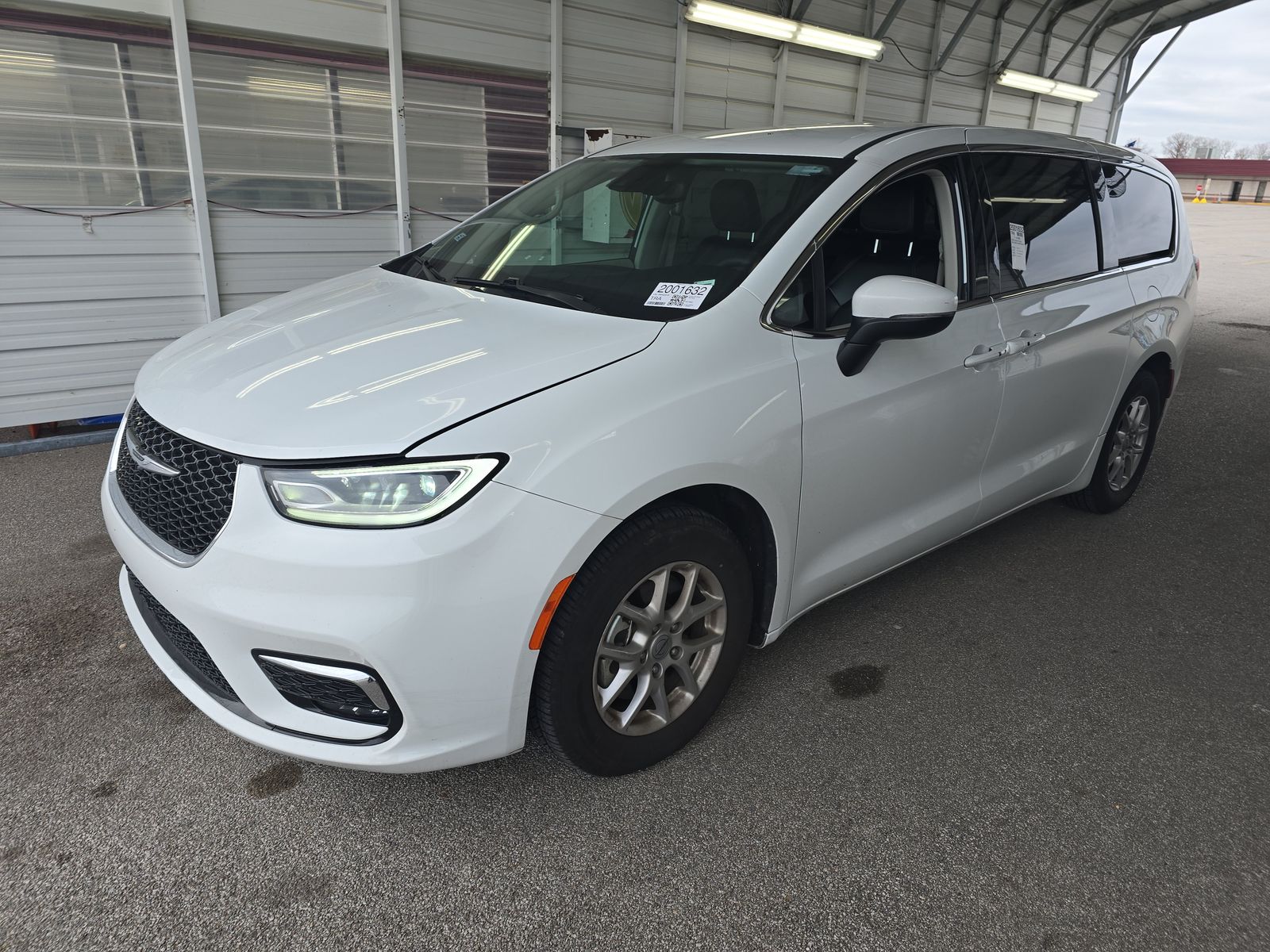 2023 Chrysler Pacifica Touring L 121.6