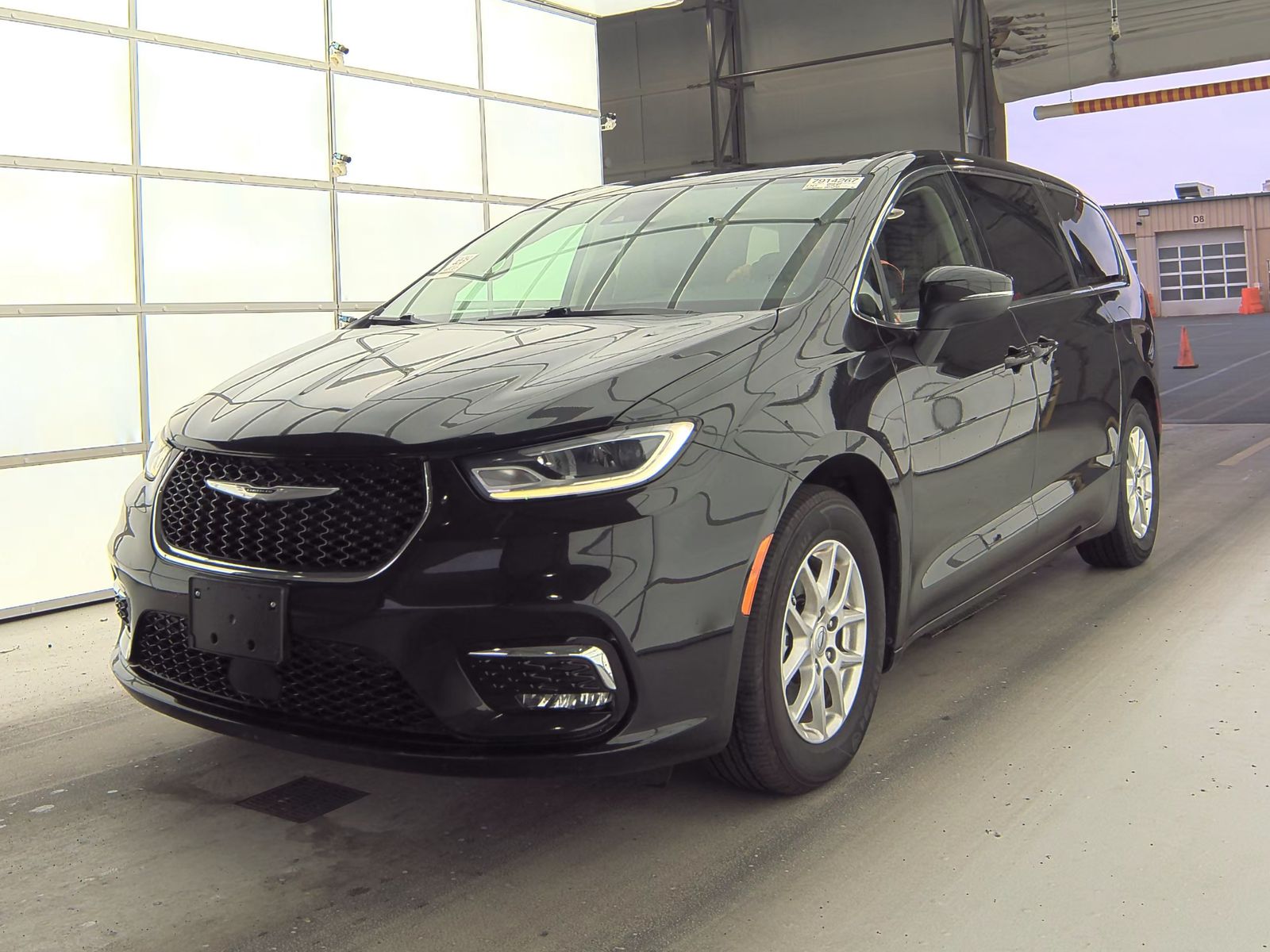 2023 Chrysler Pacifica Touring L 121.6