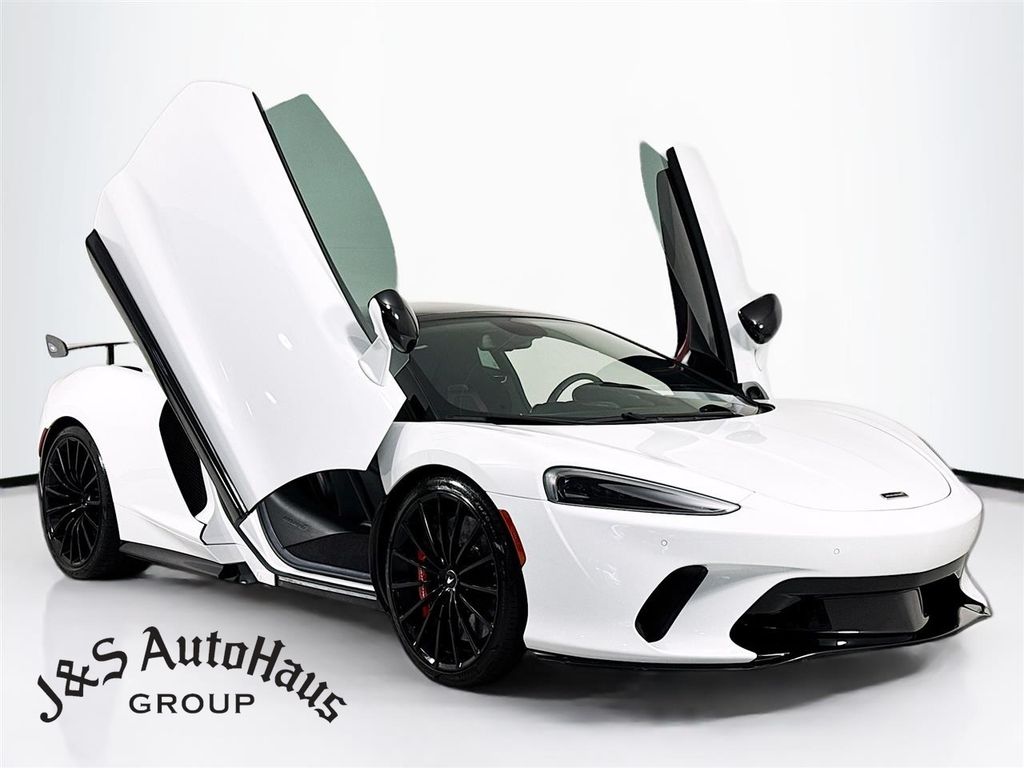 2022 McLaren GT
