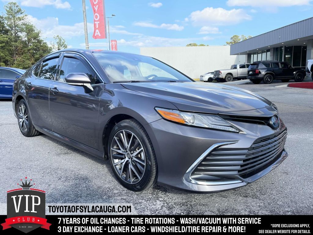 2022 Toyota Camry Hybrid XLE