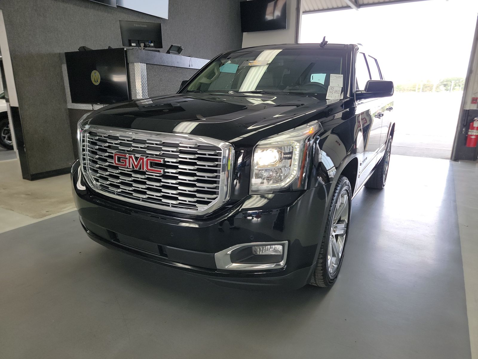 2020 GMC Yukon Denali 5SA