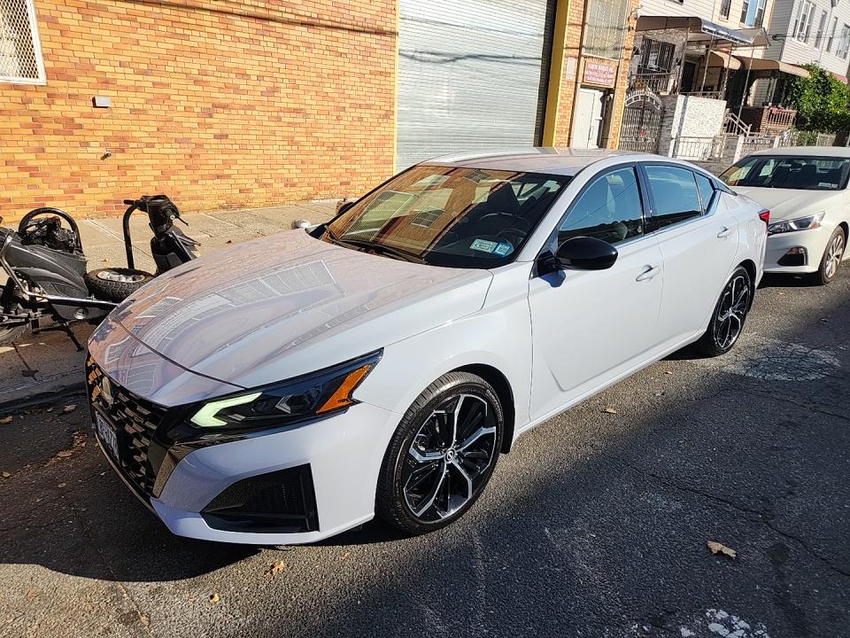 2023 Nissan Altima SR