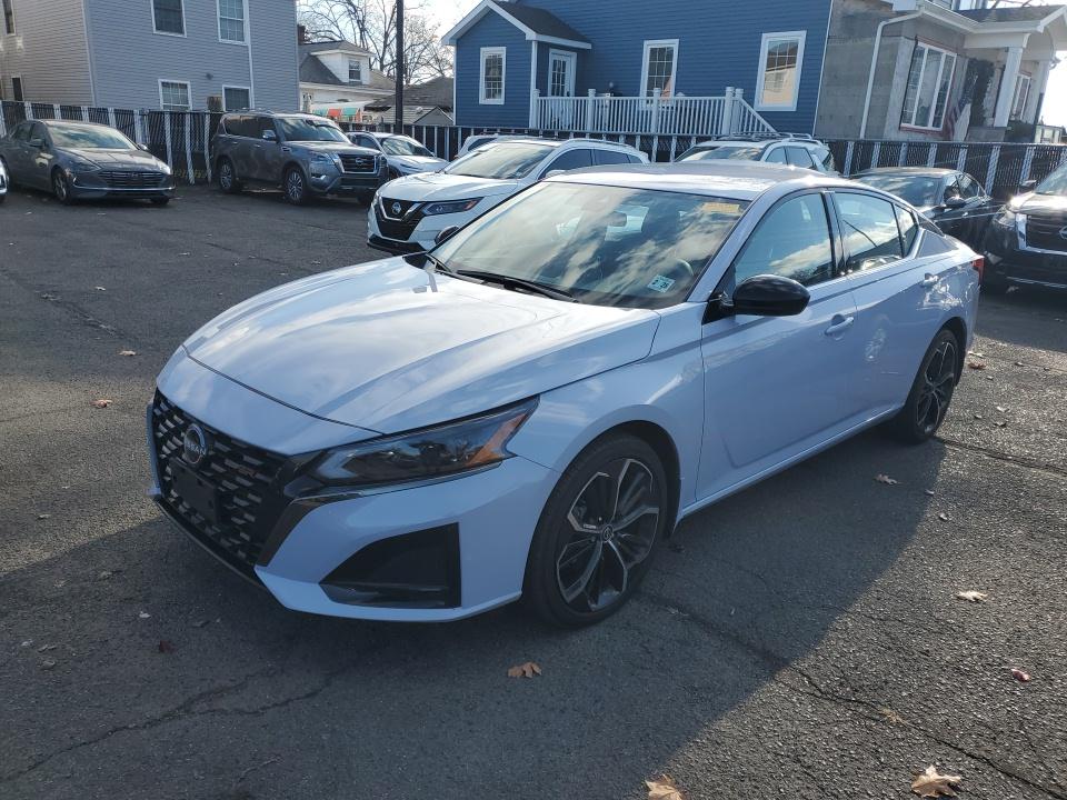 2023 Nissan Altima SR