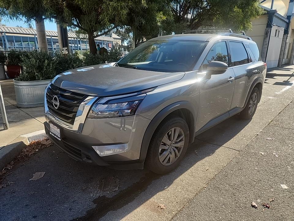 2023 Nissan Pathfinder SV