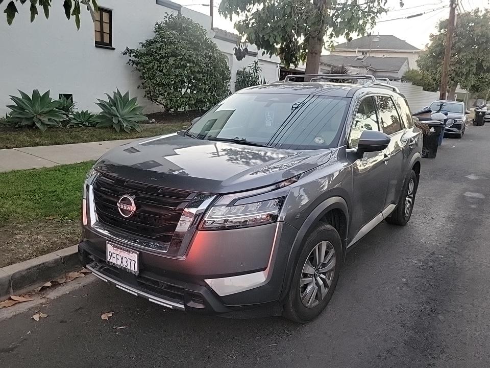 2023 Nissan Pathfinder SL