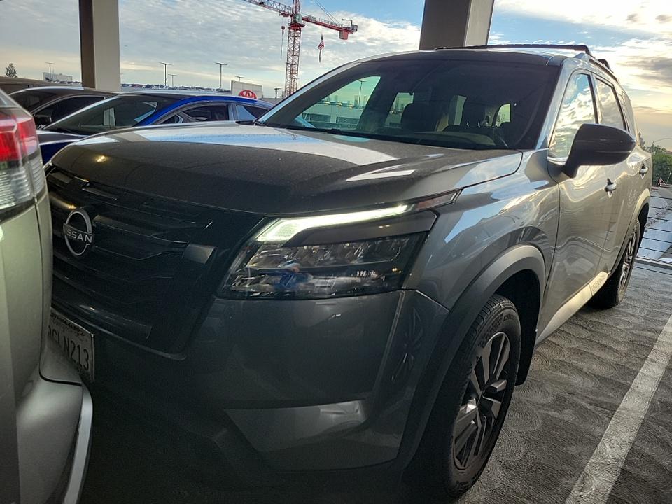 2023 Nissan Pathfinder SV