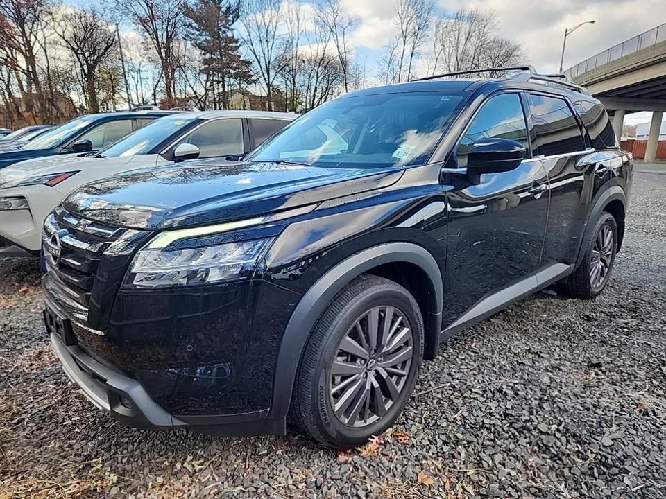 2023 Nissan Pathfinder SL
