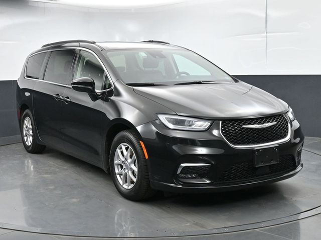 2022 Chrysler Pacifica Touring L 121.6