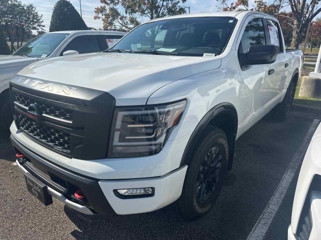 2022 Nissan TITAN PRO-4X Crew Cab Extra Short Bed