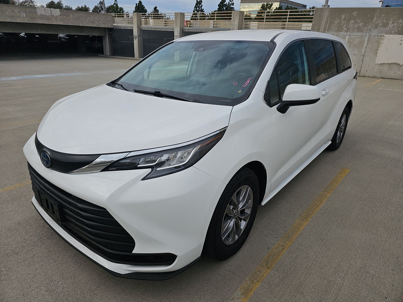 2022 Toyota Sienna LE 8-Passenger 120.5