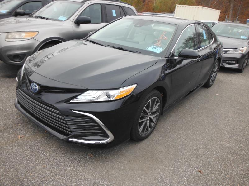2021 Toyota Camry Hybrid XLE