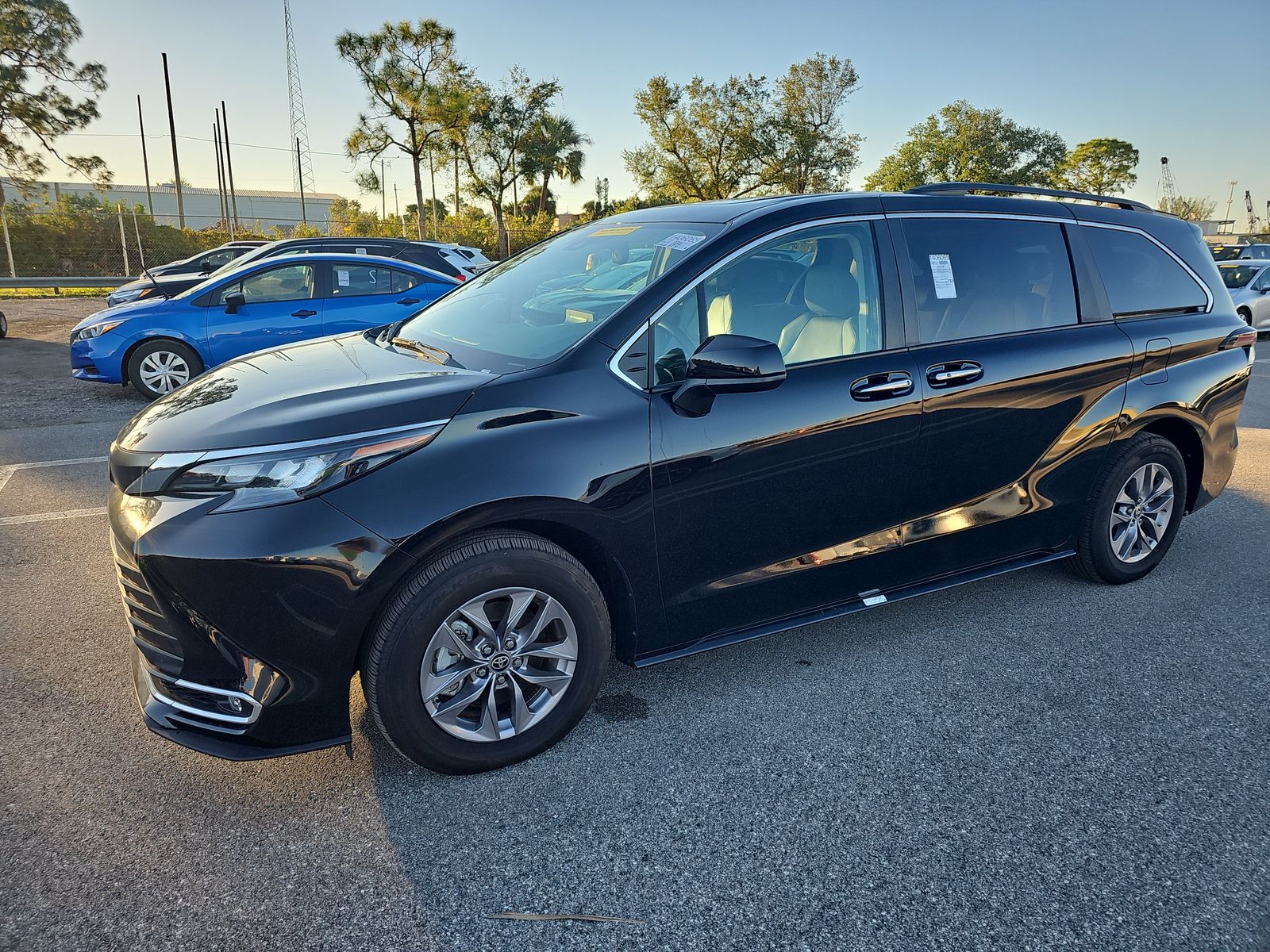 2024 Toyota Sienna XLE 8-Passenger 120.5