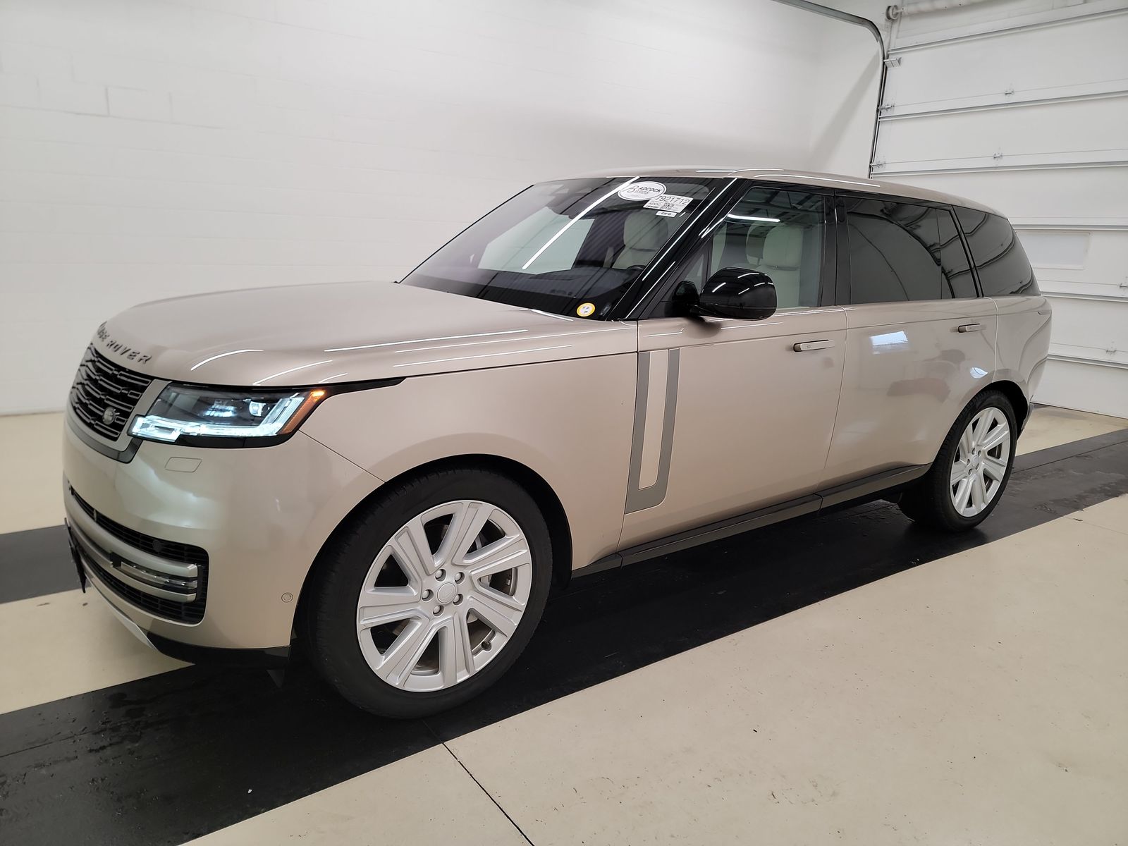 2022 Land Rover Range Rover SE LWB 7-Passenger