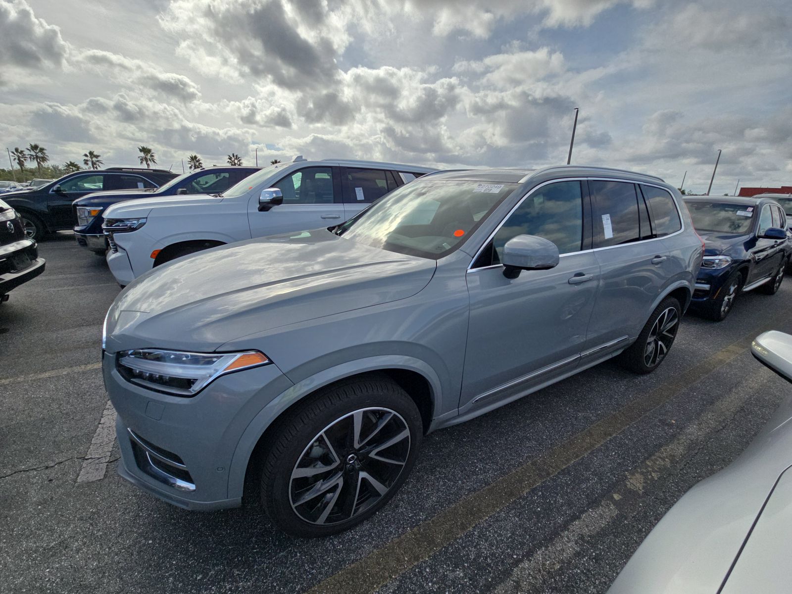 2024 Volvo XC90 B6 Plus Bright Theme 7-Passenger