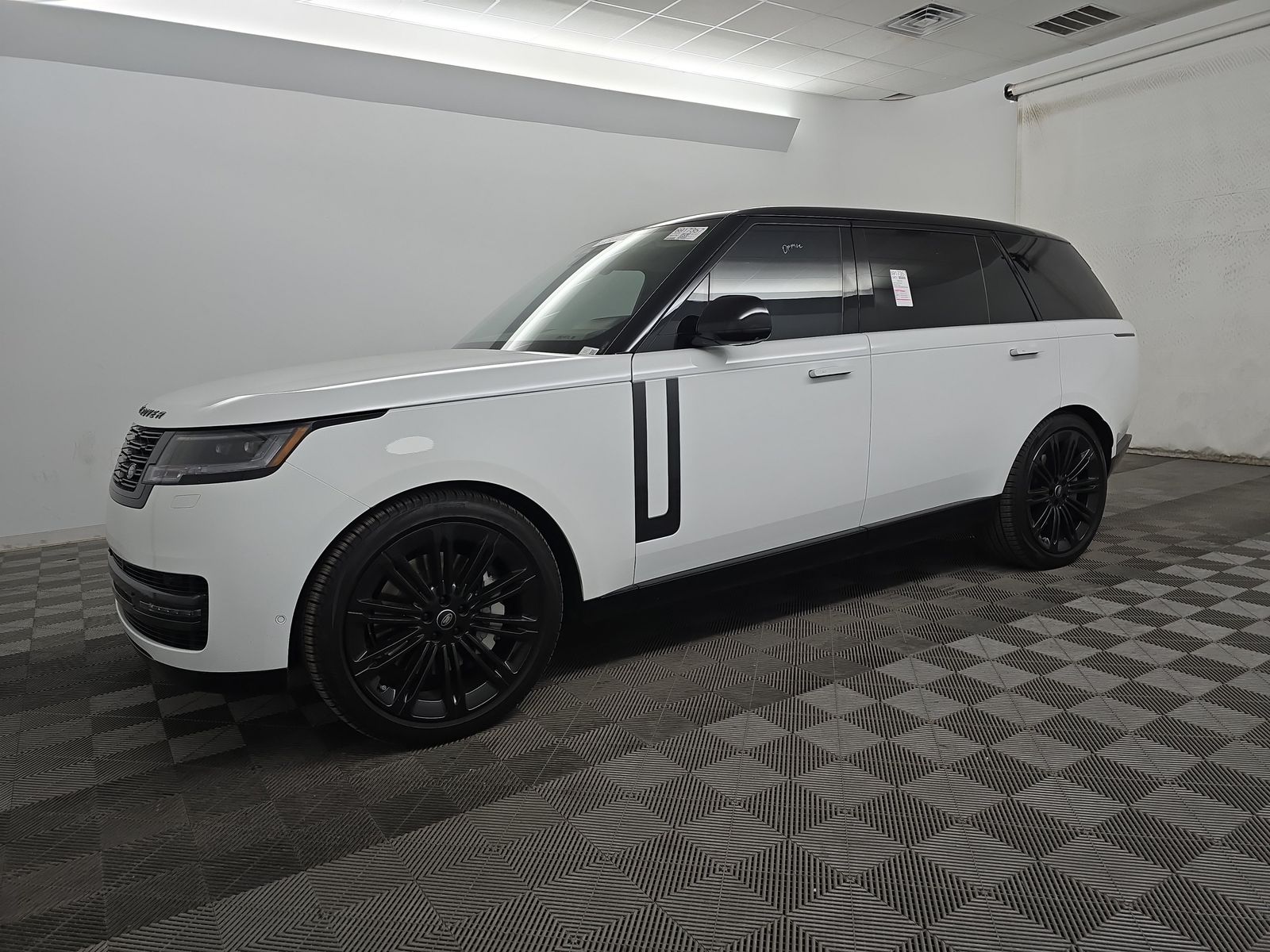 2024 Land Rover Range Rover SE LWB w/7-Passenger Seating