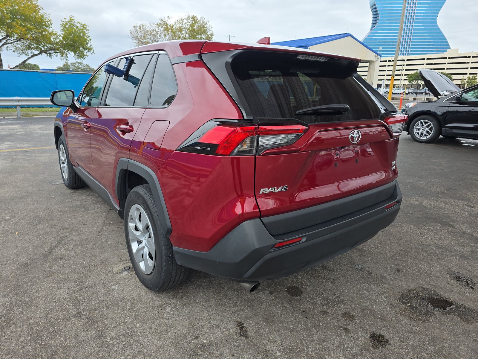 2022 Toyota RAV4 LE AWD