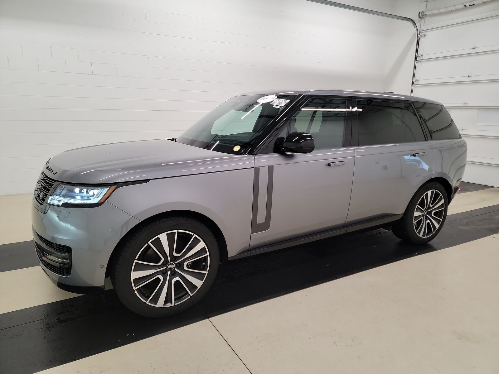 2024 Land Rover Range Rover SE LWB w/7-Passenger Seating