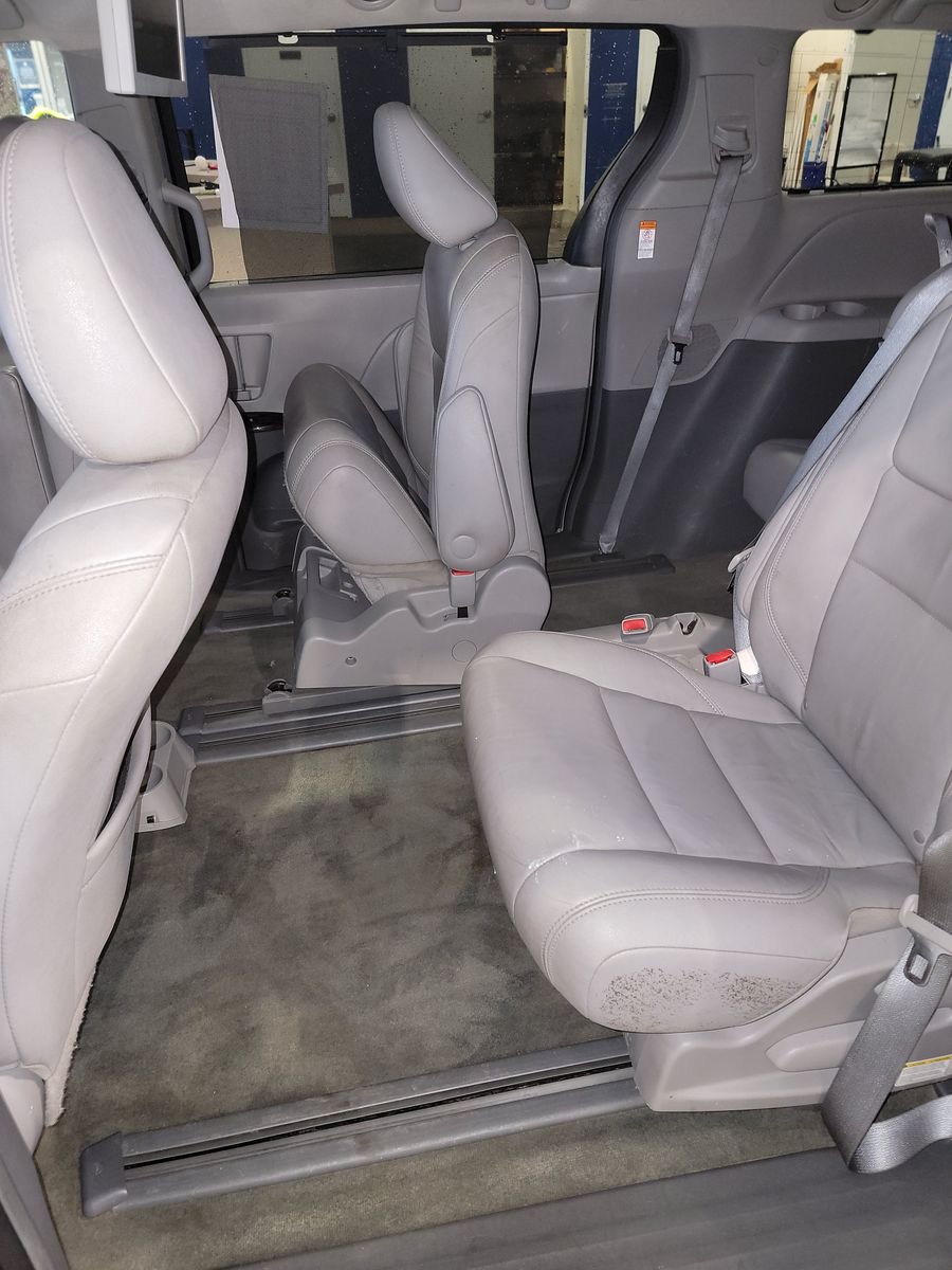 2016 Toyota Sienna XLE Premium FWD