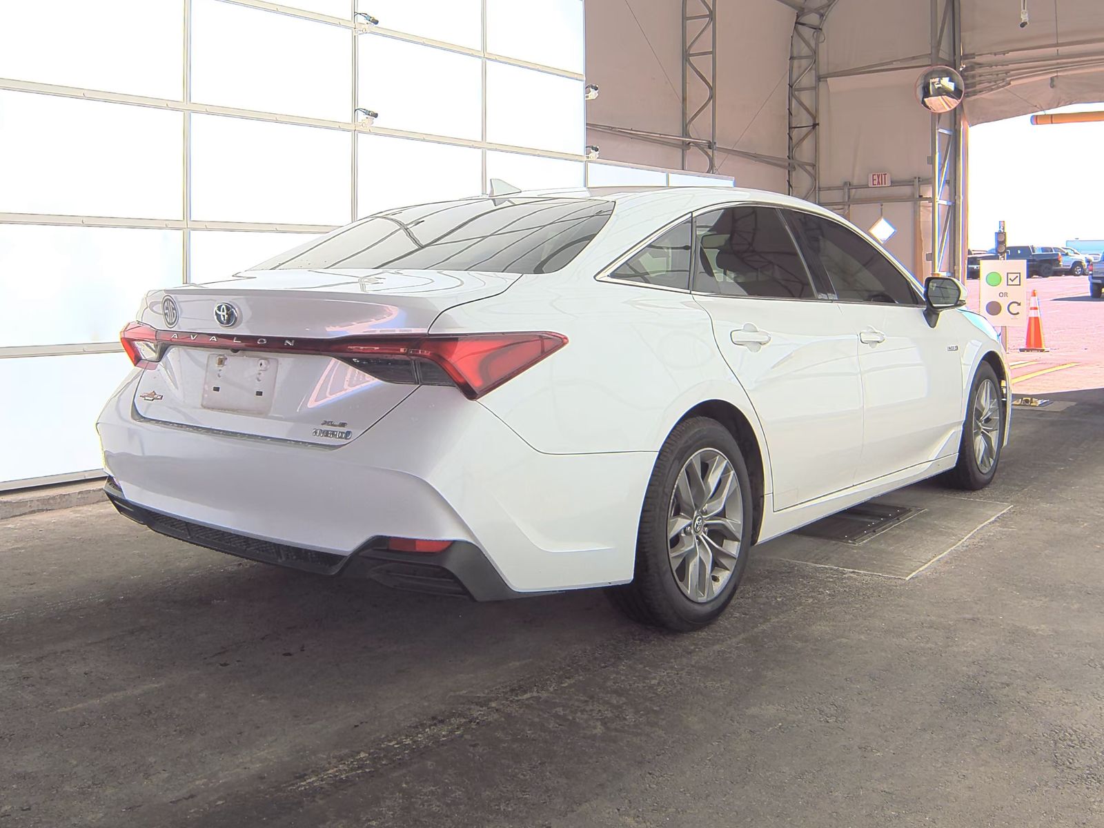 2020 Toyota Avalon Hybrid XLE FWD