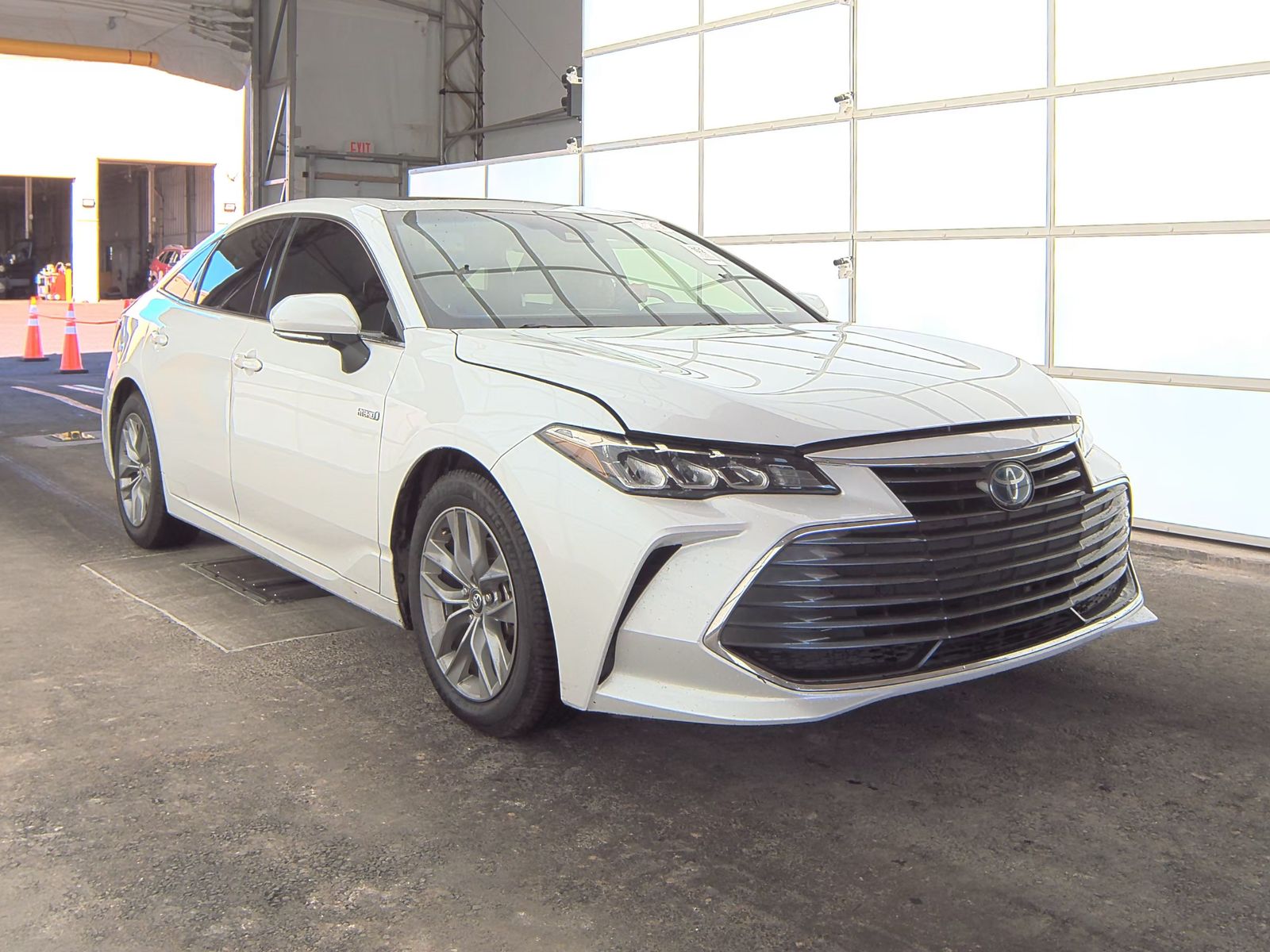 2020 Toyota Avalon Hybrid XLE FWD