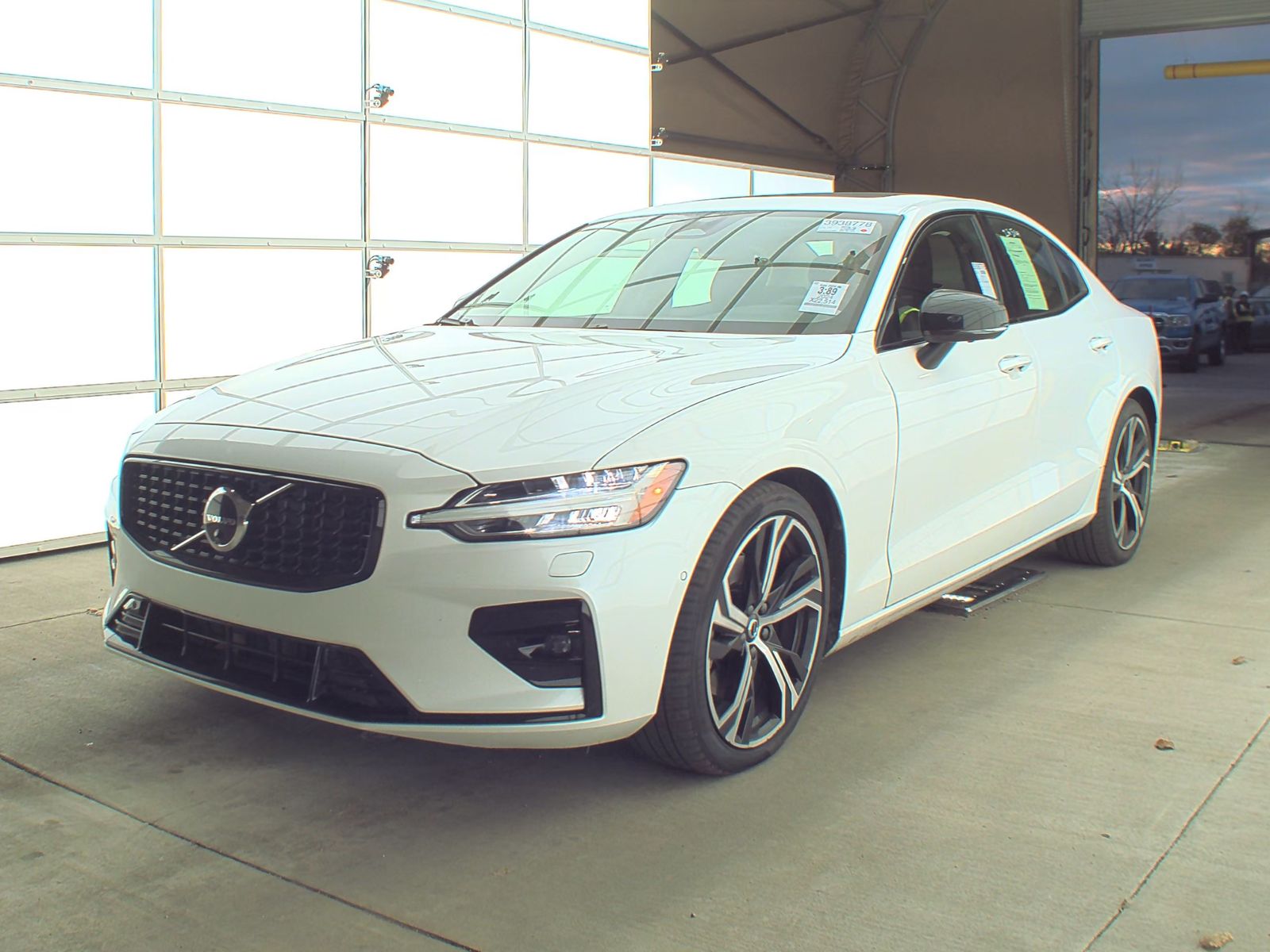 2024 Volvo S60 Plus Dark Theme