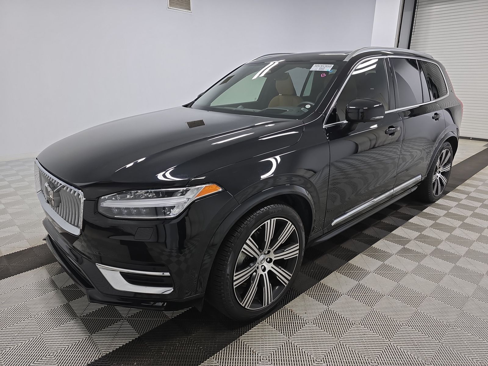 2024 Volvo XC90 B6 Ultimate Bright Theme 7-Passenger