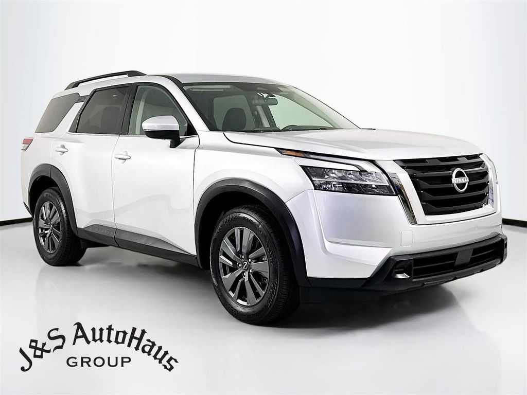 2024 Nissan Pathfinder SV
