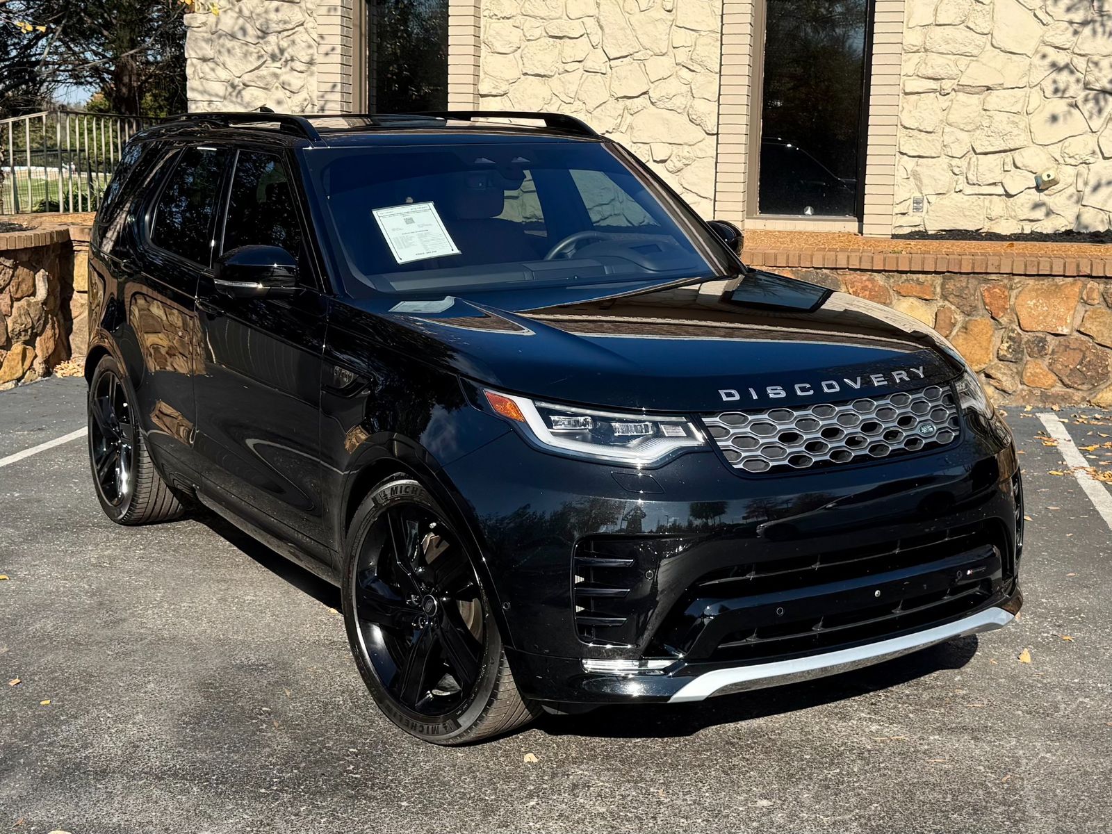 2023 Land Rover Discovery Metropolitan Edition