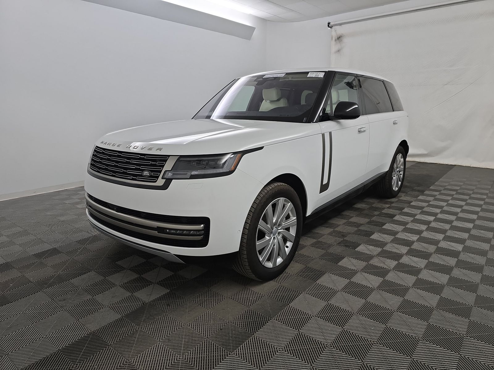 2023 Land Rover Range Rover SE LWB 7-Passenger