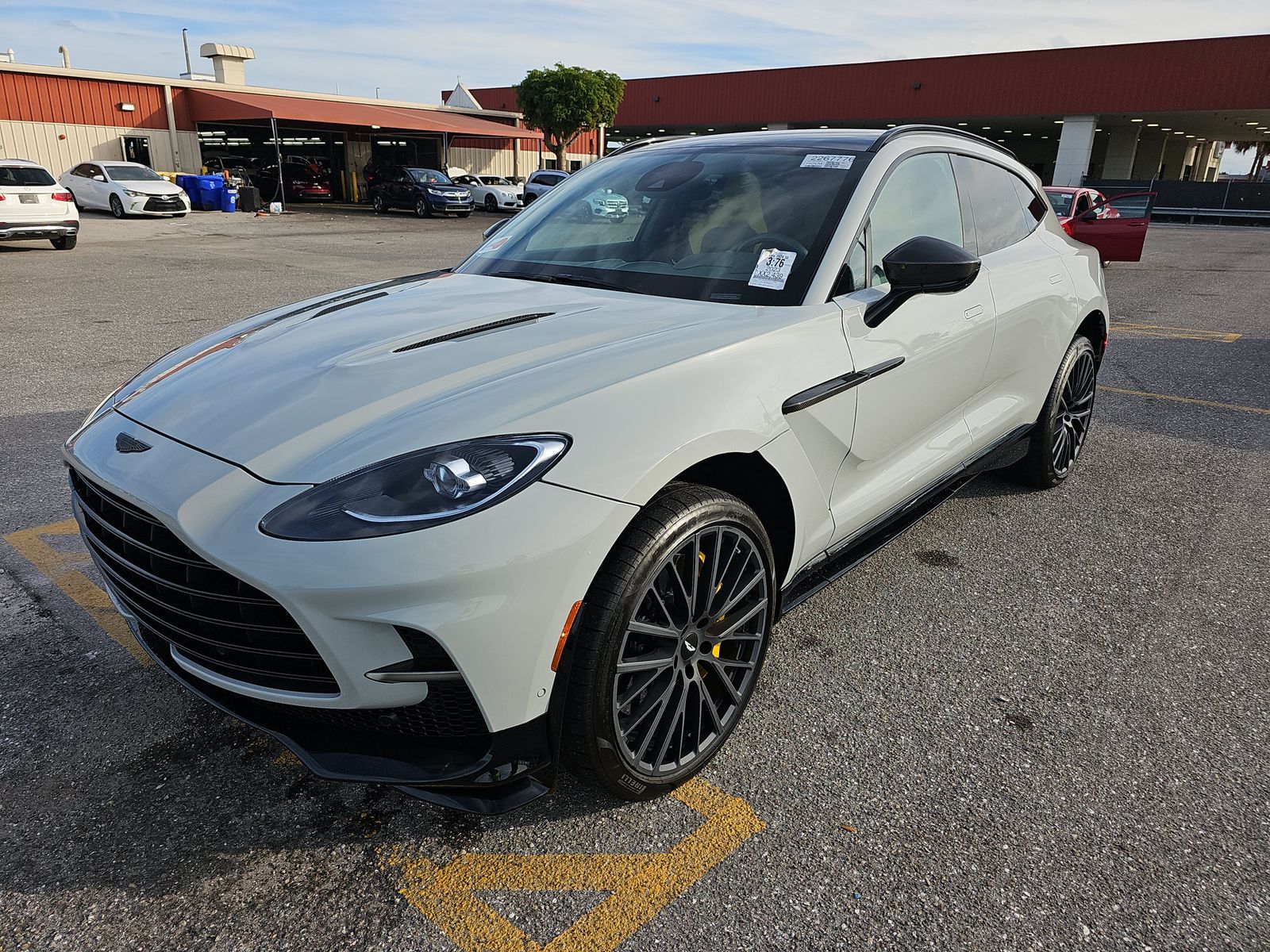 2023 Aston Martin DBX707