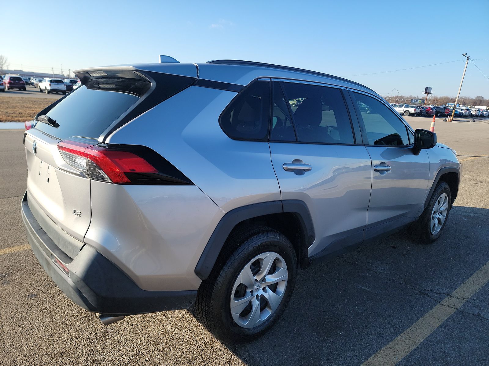 2020 Toyota RAV4 LE FWD