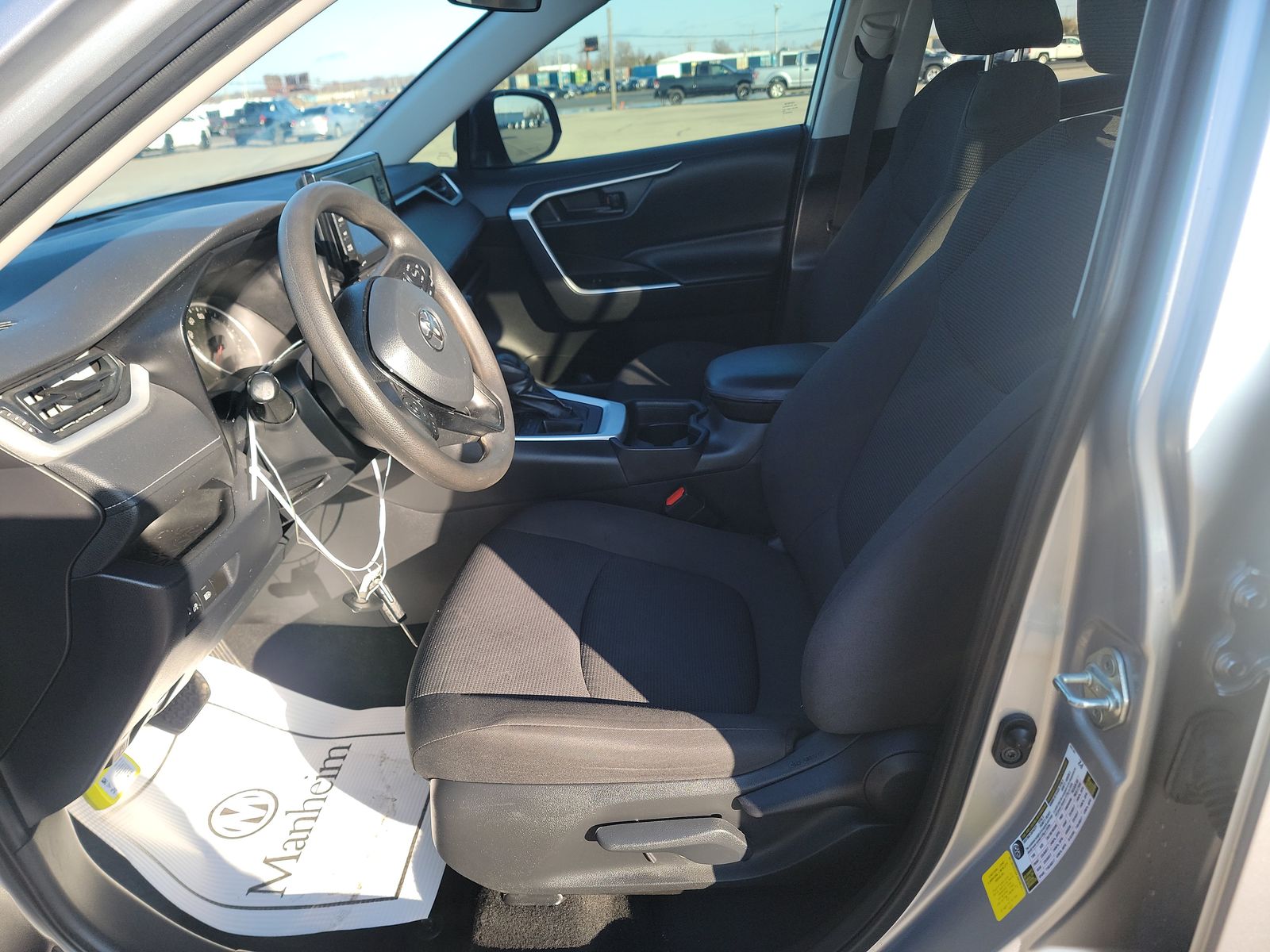 2020 Toyota RAV4 LE FWD