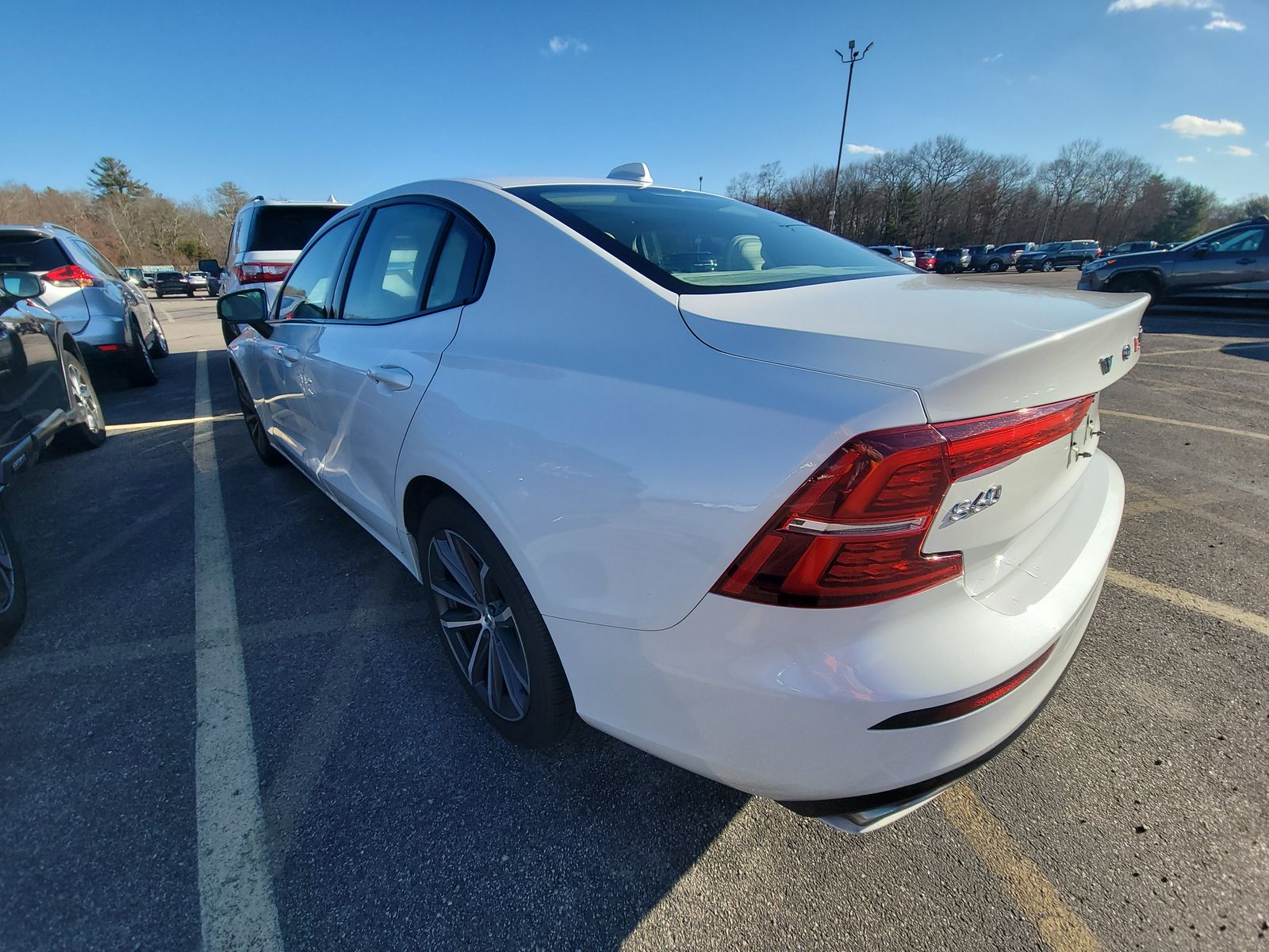 2022 Volvo S60 B5 Momentum AWD