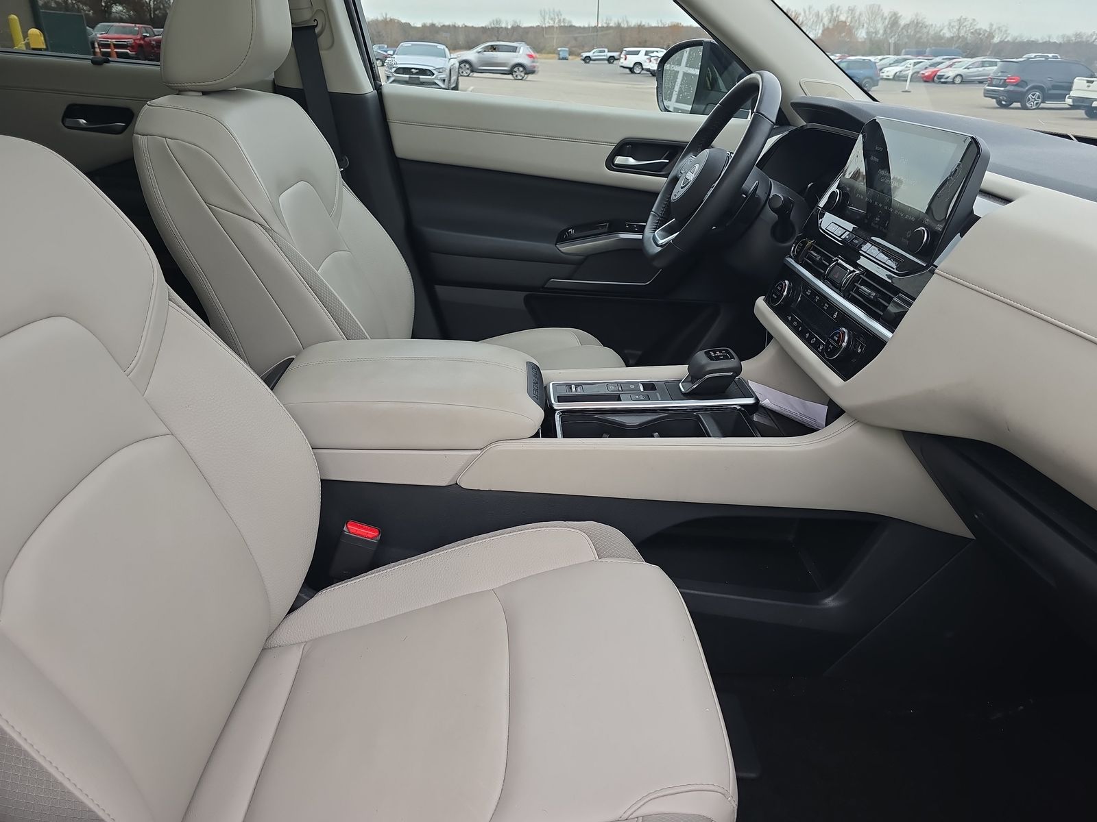 2024 Nissan Pathfinder SL FWD