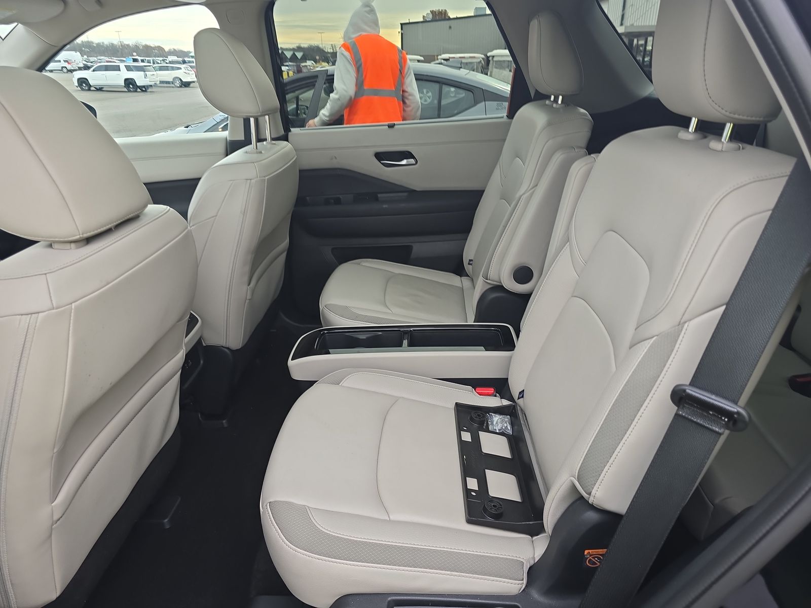 2024 Nissan Pathfinder SL FWD