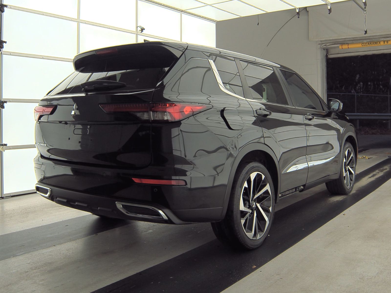 2022 Mitsubishi Outlander ES FWD