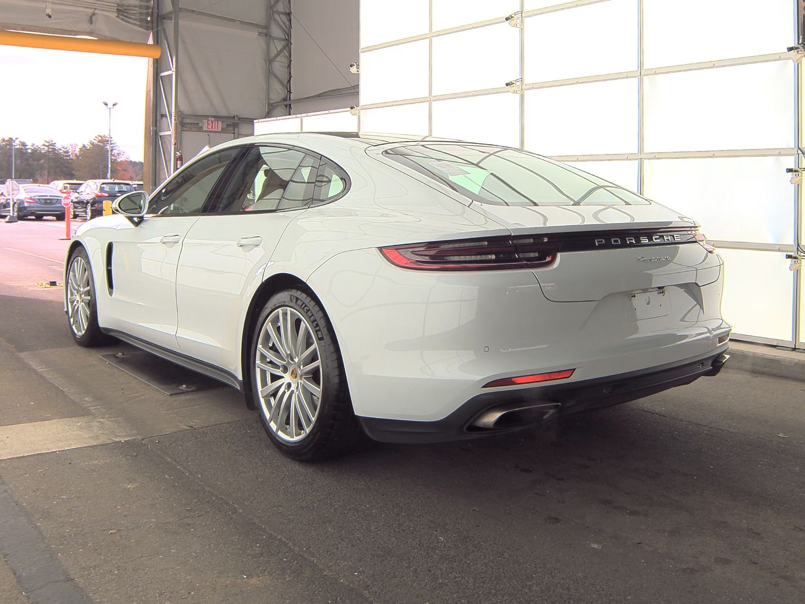 2018 Porsche Panamera Base RWD