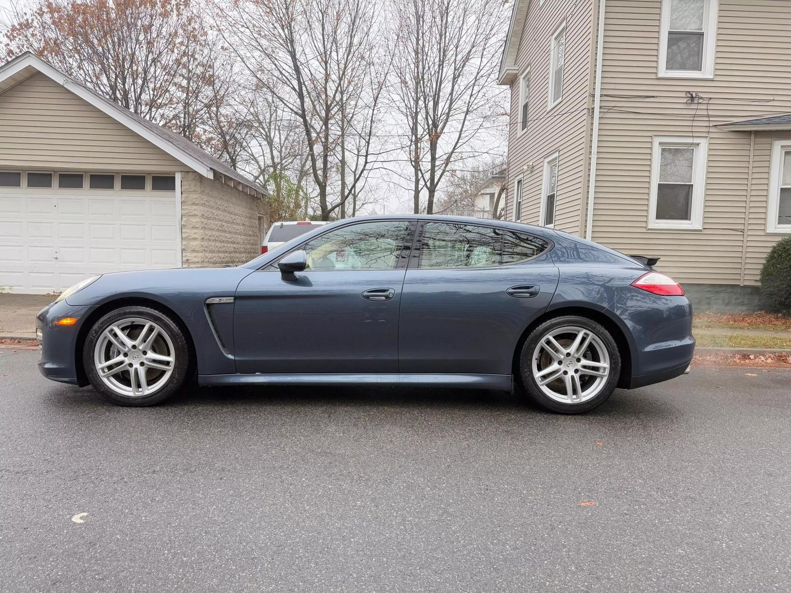 2011 Porsche Panamera 4 AWD