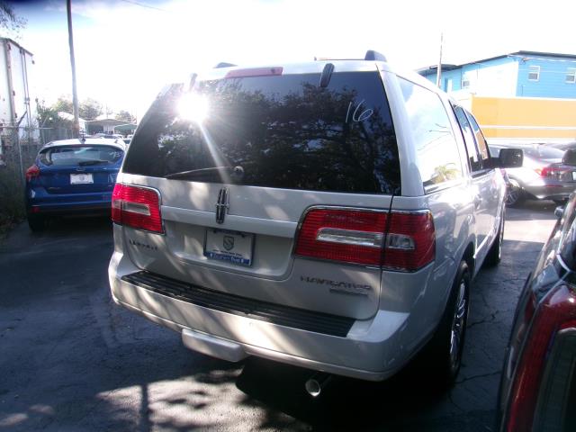 2013 Lincoln Navigator Base RWD