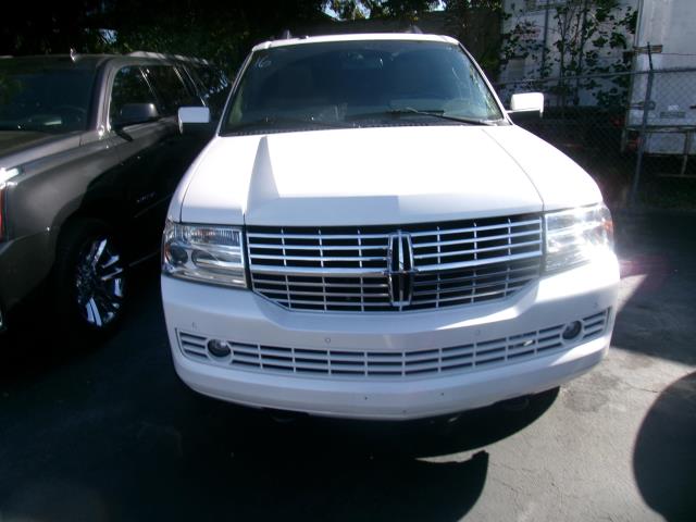 2013 Lincoln Navigator Base RWD